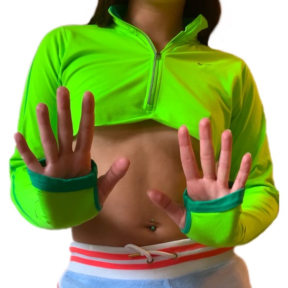 REWORKED NIKE CROP TOP❇️ - Picture 2 of 4